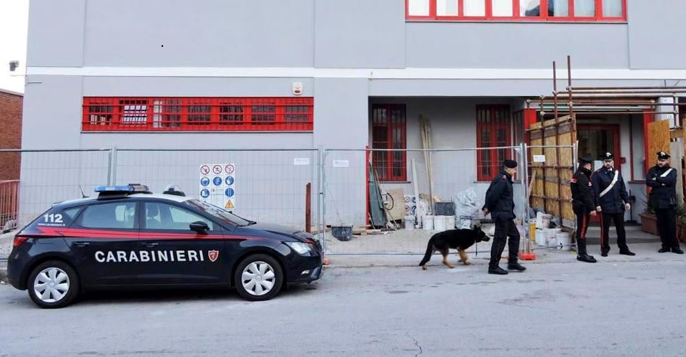 Lotta allo spaccio: militari e cani antidroga in azioni nelle scuole lecchesi