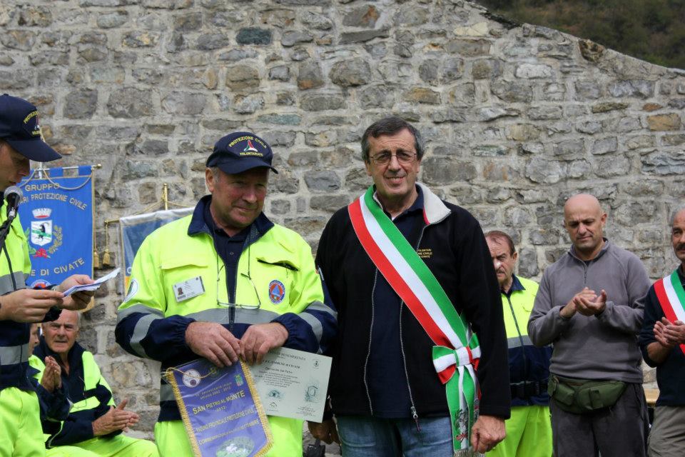Domani l’addio al sindaco “Rino” Mauri: i funerali sul maxischermo