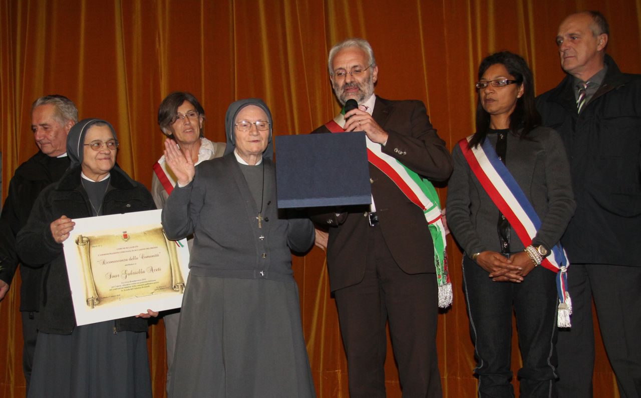 Cade dalle scale del convento suora finisce in Rianimazione