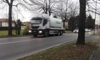 Divieto di transito ai tir sulla Provinciale, ma i "bisonti" se ne infischiano e passano