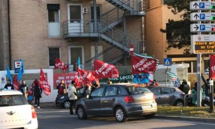 Lavoratori della sanità privata in protesta: nuovo presidio a Lecco