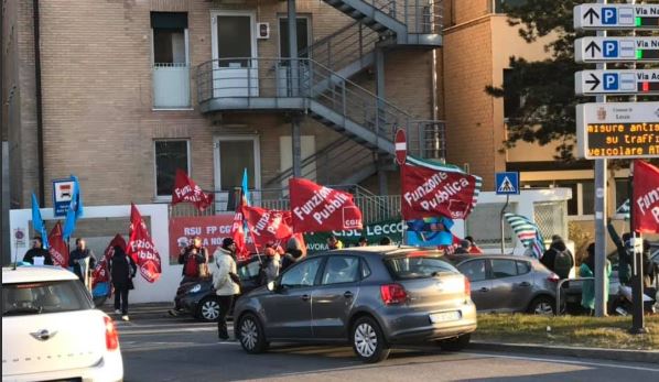 Lavoratori della sanità privata in protesta: nuovo presidio a Lecco