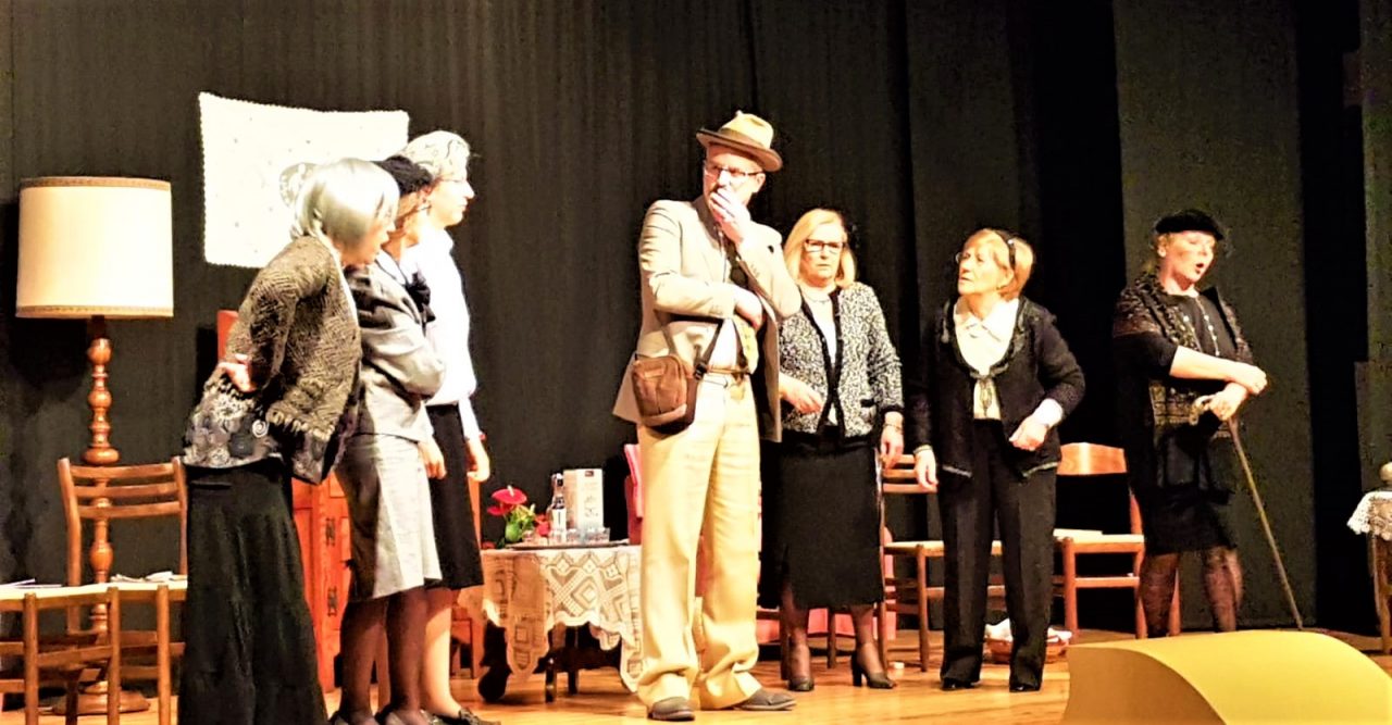 “La veglia di vedov” diverte il pubblico all’oratorio di Novate FOTO