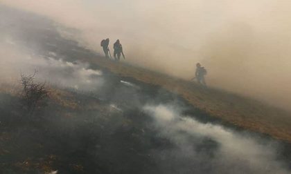 Ancora fiamme: incendio sul Monte Cornizzolo FOTO