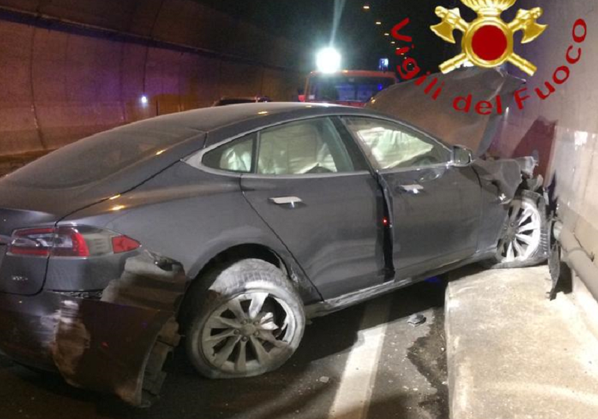 Incidente in galleria sulla Regina FOTO