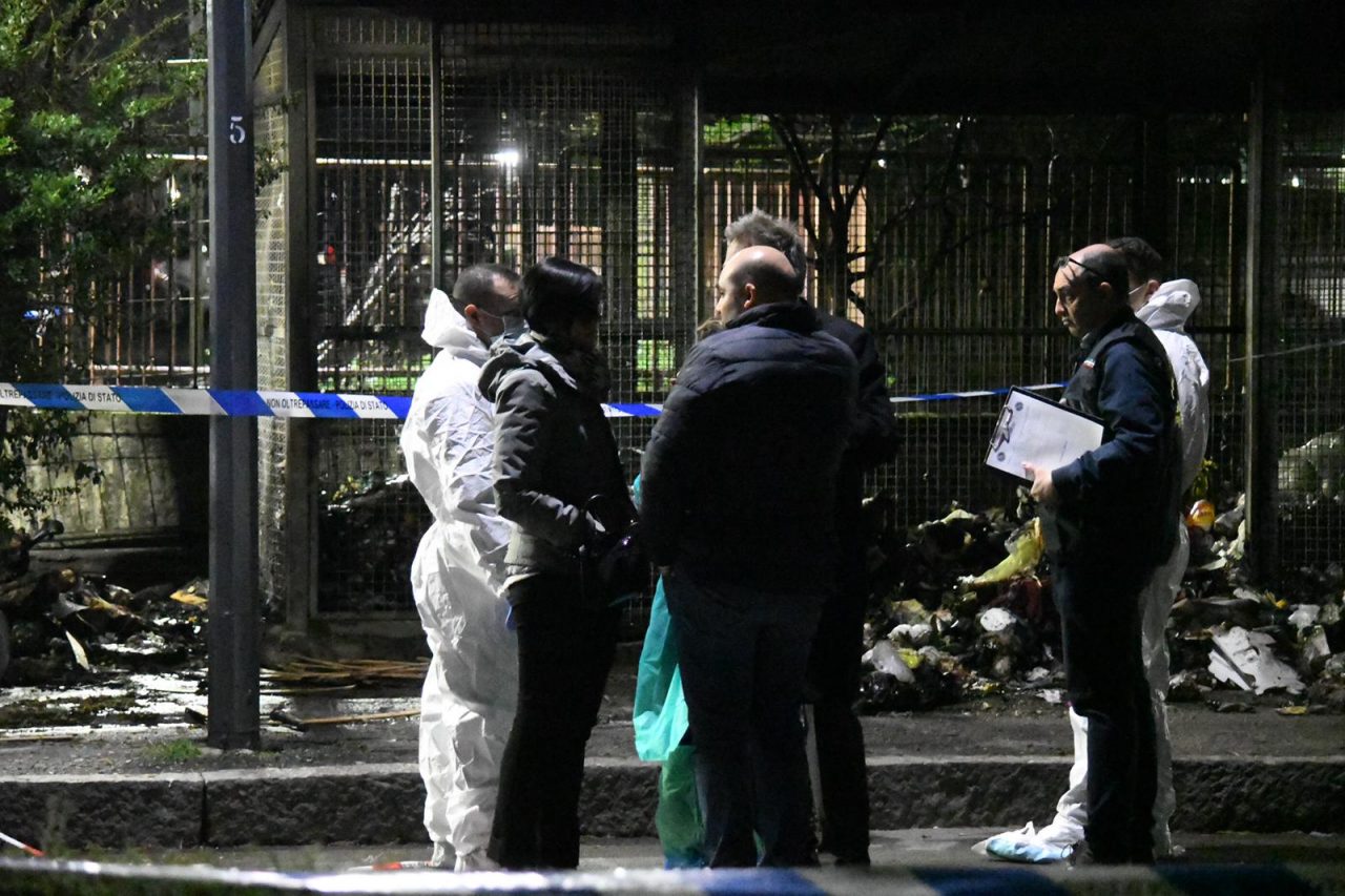 Orrore: cadavere mutilato, decapitato e bruciato in strada FOTO E VIDEO