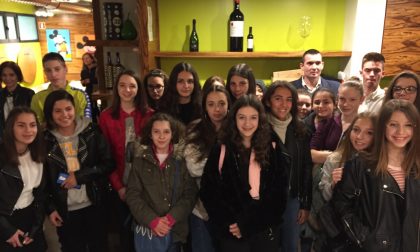 Arte in pizzeria con gli studenti di Cernusco Lombardone FOTO