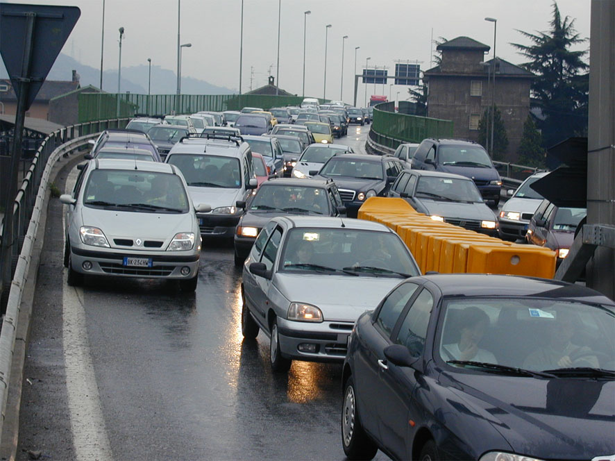 Giunto rotto ss36 a Civate, corsia ridotta anche in questo weekend