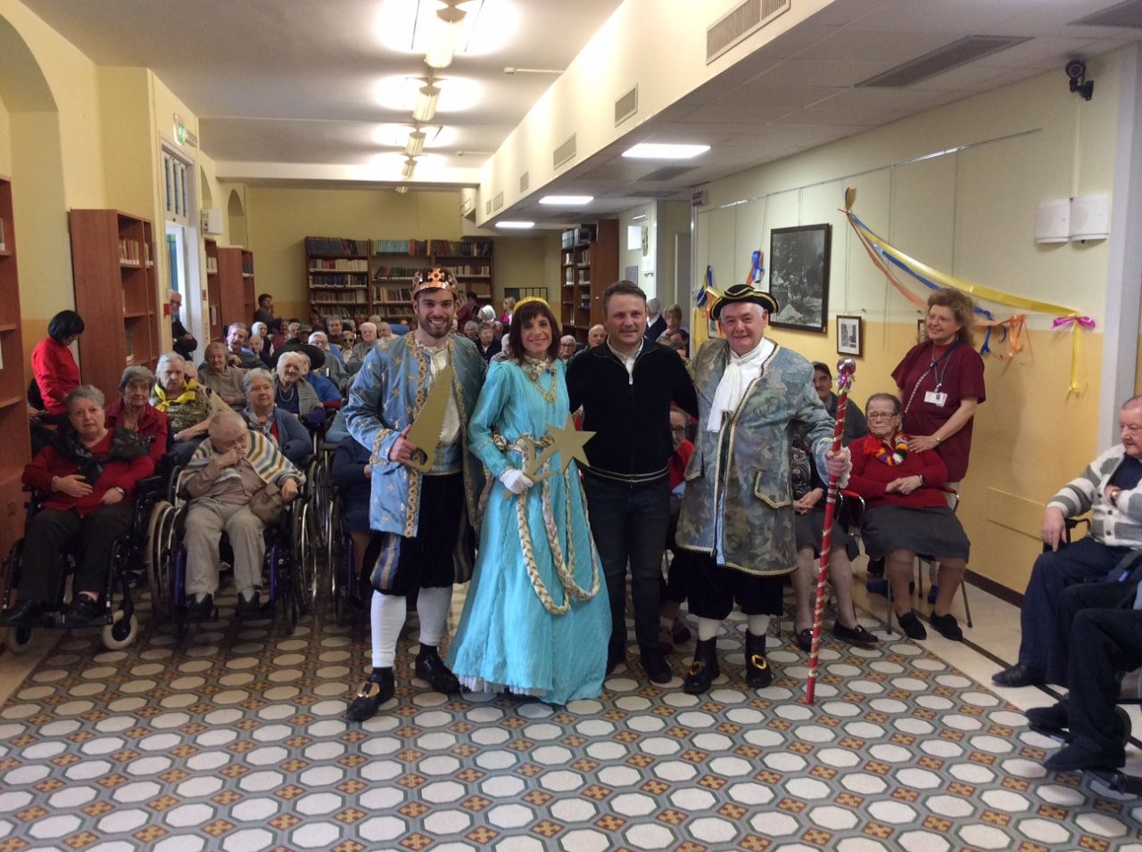 Carnevalone di Lecco: i regnanti strappano un sorriso agli anziani dell’Airoldi e Muzzi FOTO