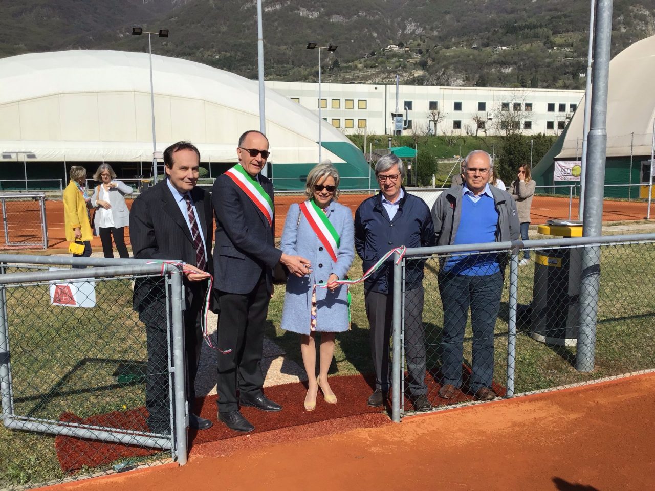 Inaugurato il nuovo campo da tennis al centro sportivo di Valmadrera