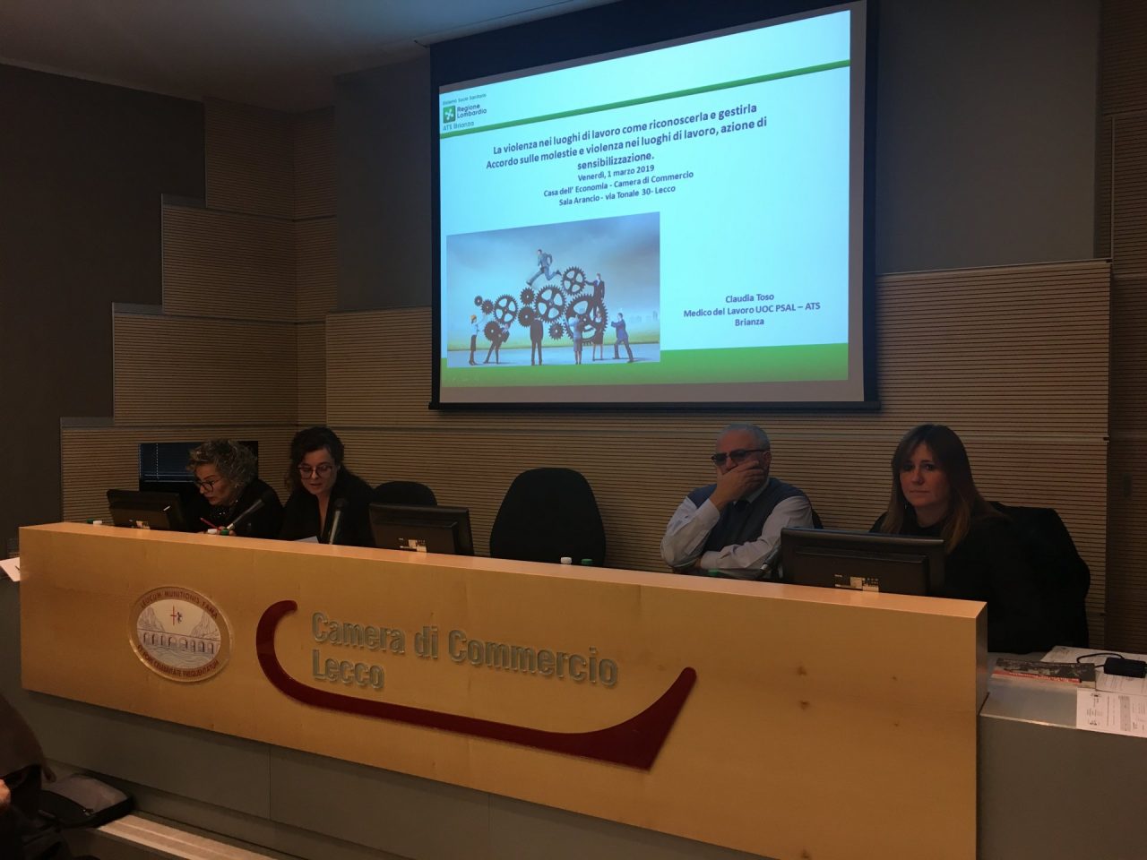 Violenza sui luoghi di lavoro: se ne parla a Lecco