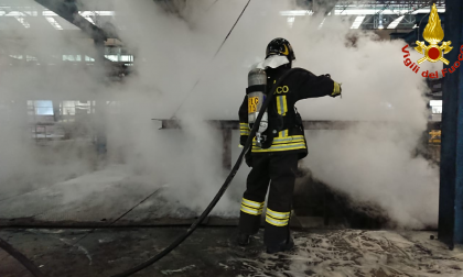 Incendio all'Arlenico, tre squadre di pompieri in azione FOTO