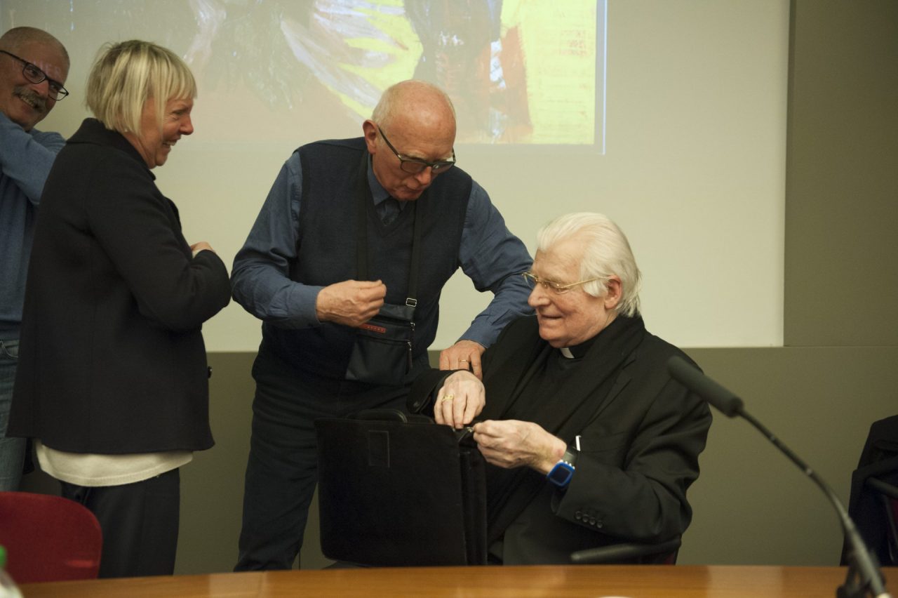 Il Cardinale Scola interviene a sorpresa alla serata sulla “Morte del Minatore” FOTO