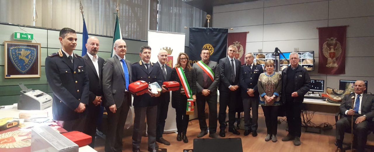 Angeli della strada più sicuri con i defibrillatori donati dal Rotary di Colico