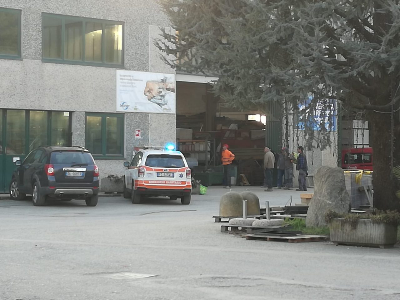 Colto da malore in azienda, gravissimo un 54enne FOTO