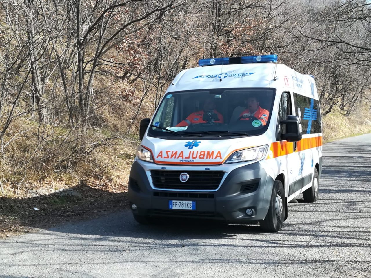 Cade dalla bici, gravi lesioni per un 62enne FOTO