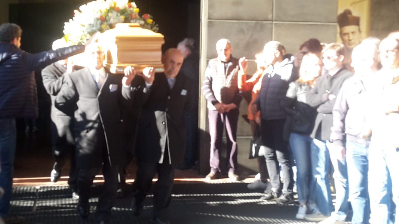 Incidente in motocross l’ultimo saluto a Jacopo. La fidanzata: “So che ci sarai sempre”