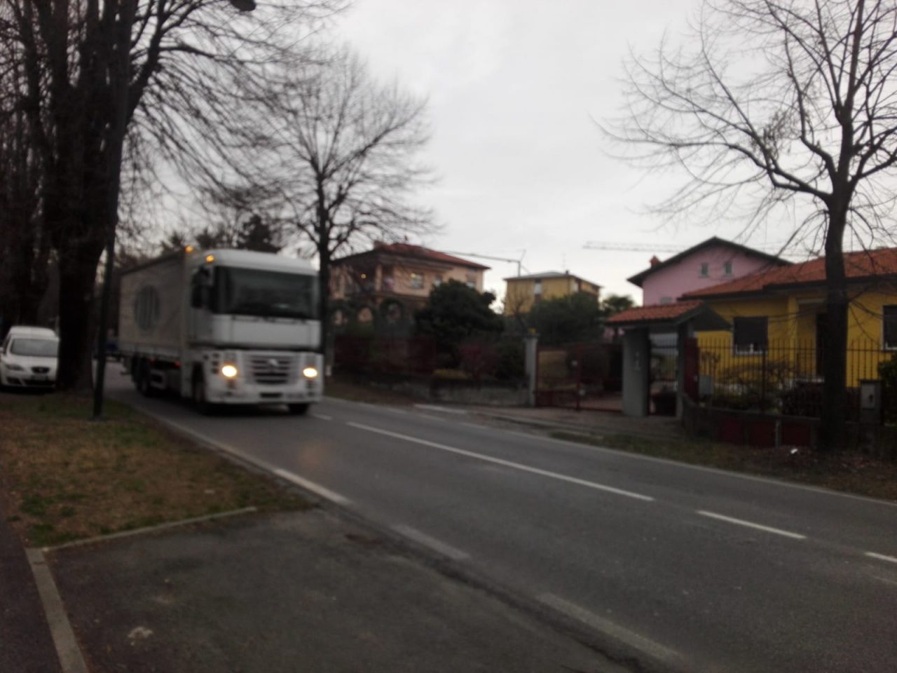 Divieto di transito ai tir, ma… passano lo stesso FOTO