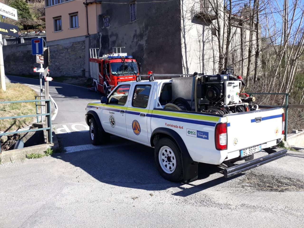 Incendio tra Villa d’Adda e Pontida: Vigili del Fuoco al lavoro. Fiamme anche a Carenno FOTO