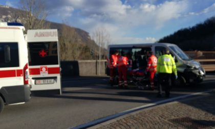 Furgone esce fuori strada e investe un passante sul Ponte Azzone Visconti  FOTO