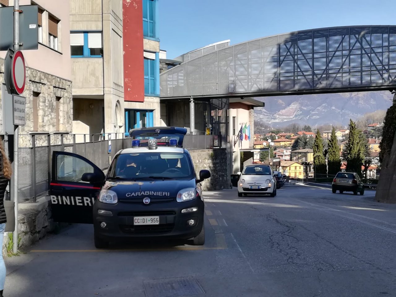 Mamma investita nei pressi delle scuole elementari FOTO