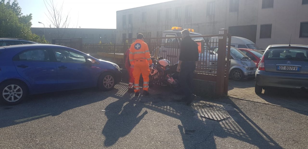 Si schianta con la moto vicino alla sua azienda: paura per un 42enne FOTO