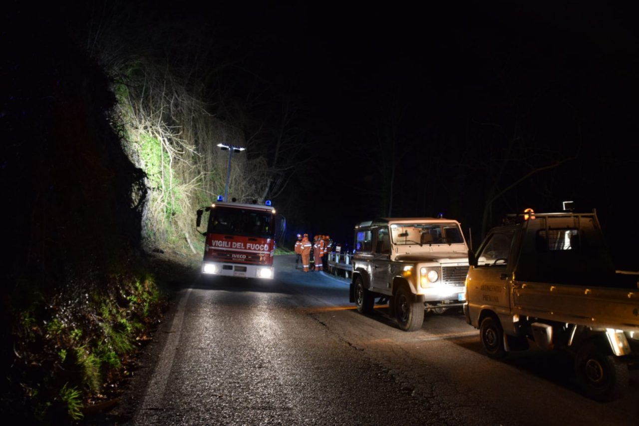 Alberi caduti e incendi: maxi lavoro per i Vigili del Fuoco per il forte vento FOTO