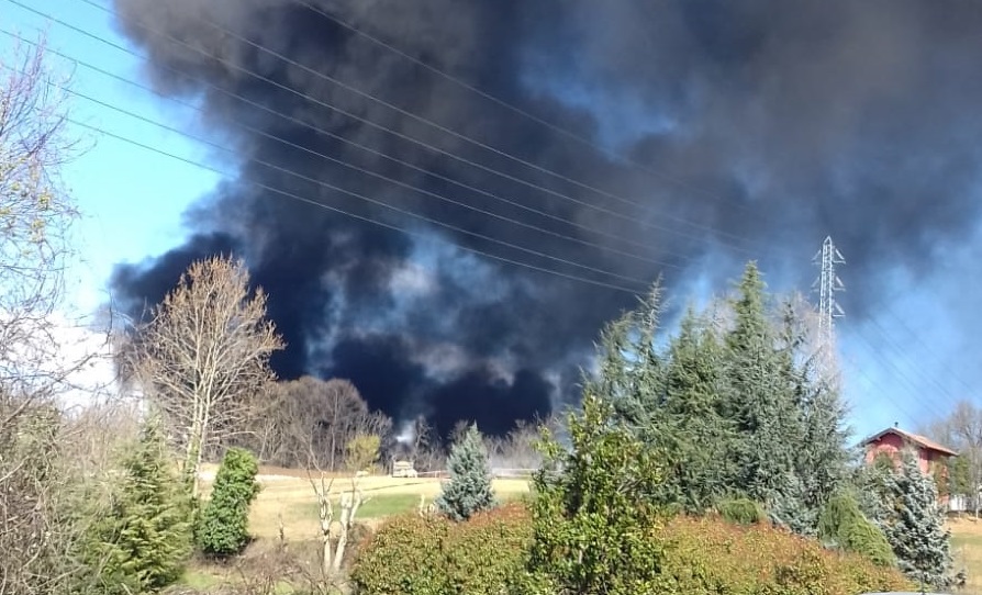 Incendio in discarica: tutta la Brianza in allarme