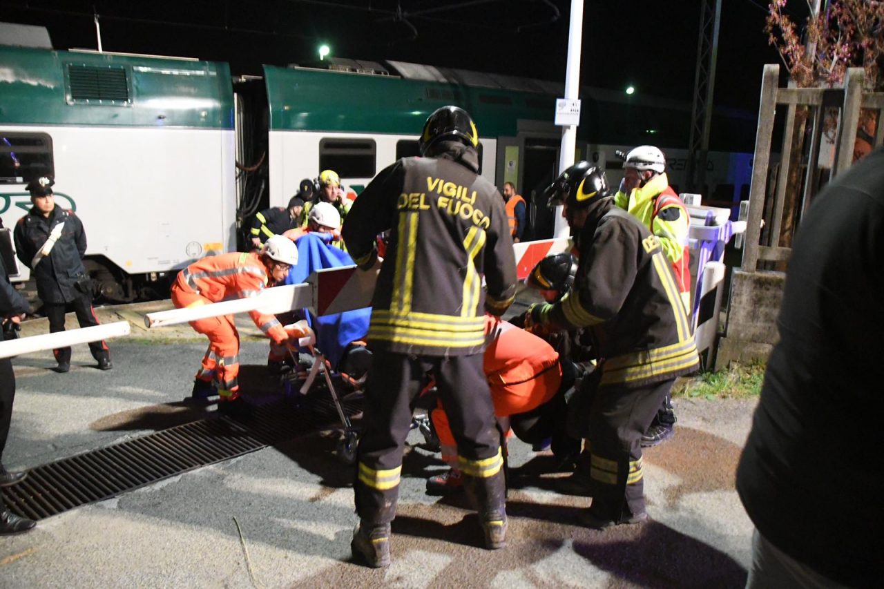 Scontro tra treni in Brianza: chiusa la maxi emergenza