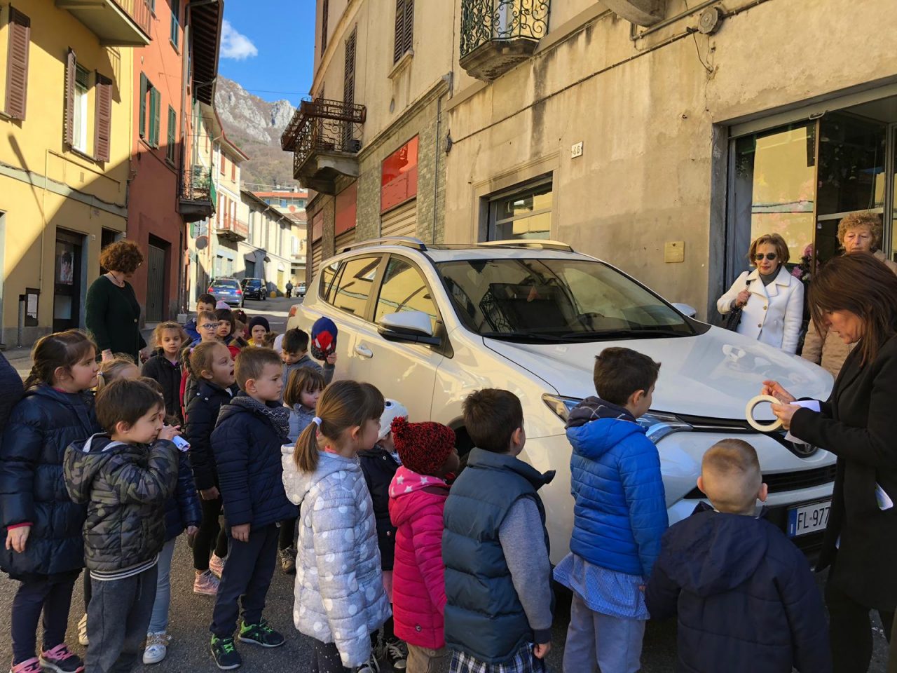 Traffico in tilt per le vie di San Giovanni a Lecco