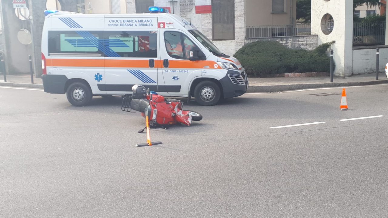 Scontro auto moto, ferito un giovane motociclista FOTO