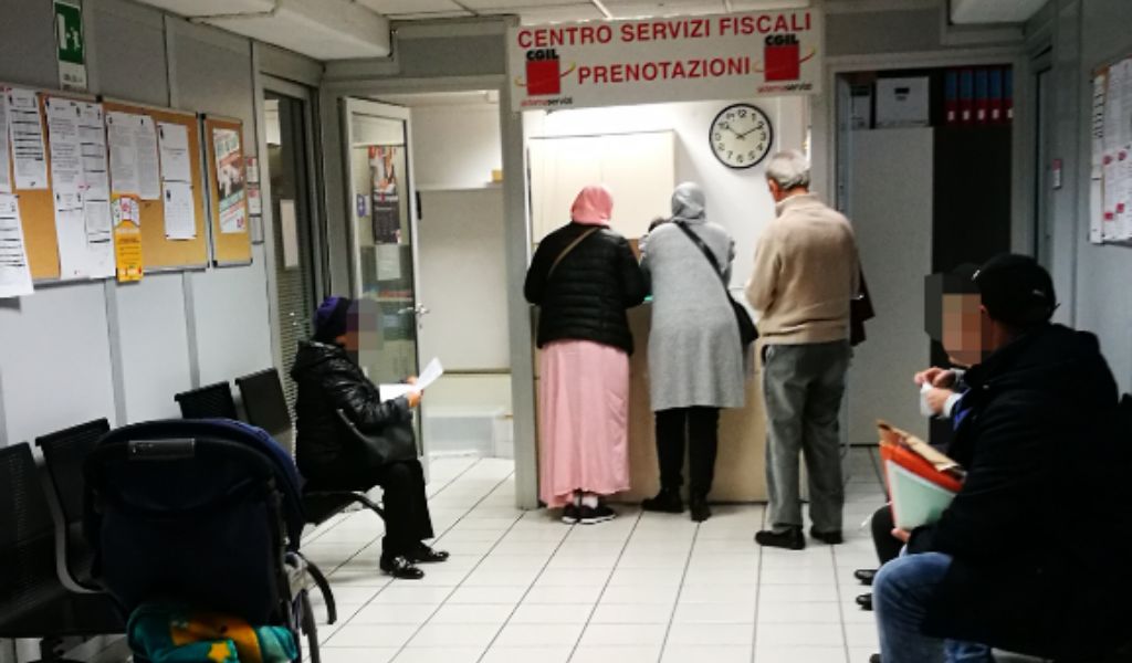 Reddito di cittadinanza, niente assalto (per ora) ai Caf lecchesi