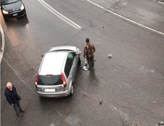 Curvoni di Calco, vietata la svolta. E gli incidenti diventano una… compilation VIDEO