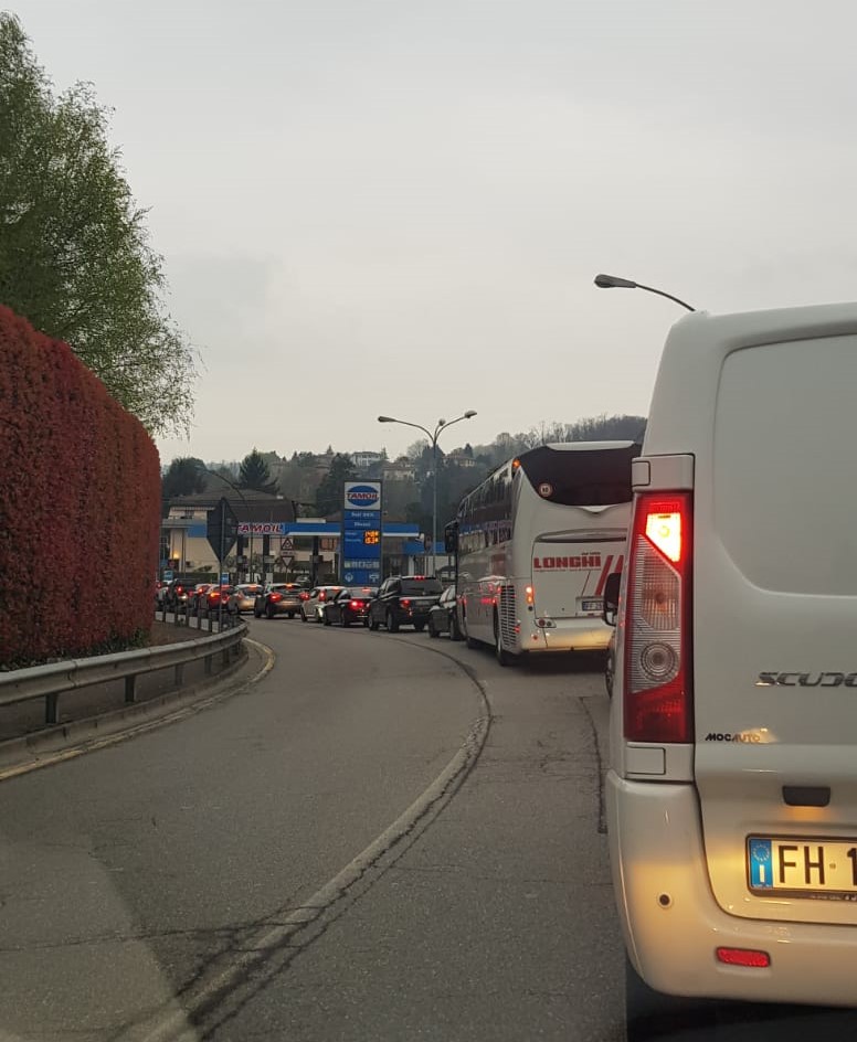 Traffico in tilt: sabato da delirio nel Meratese FOTO