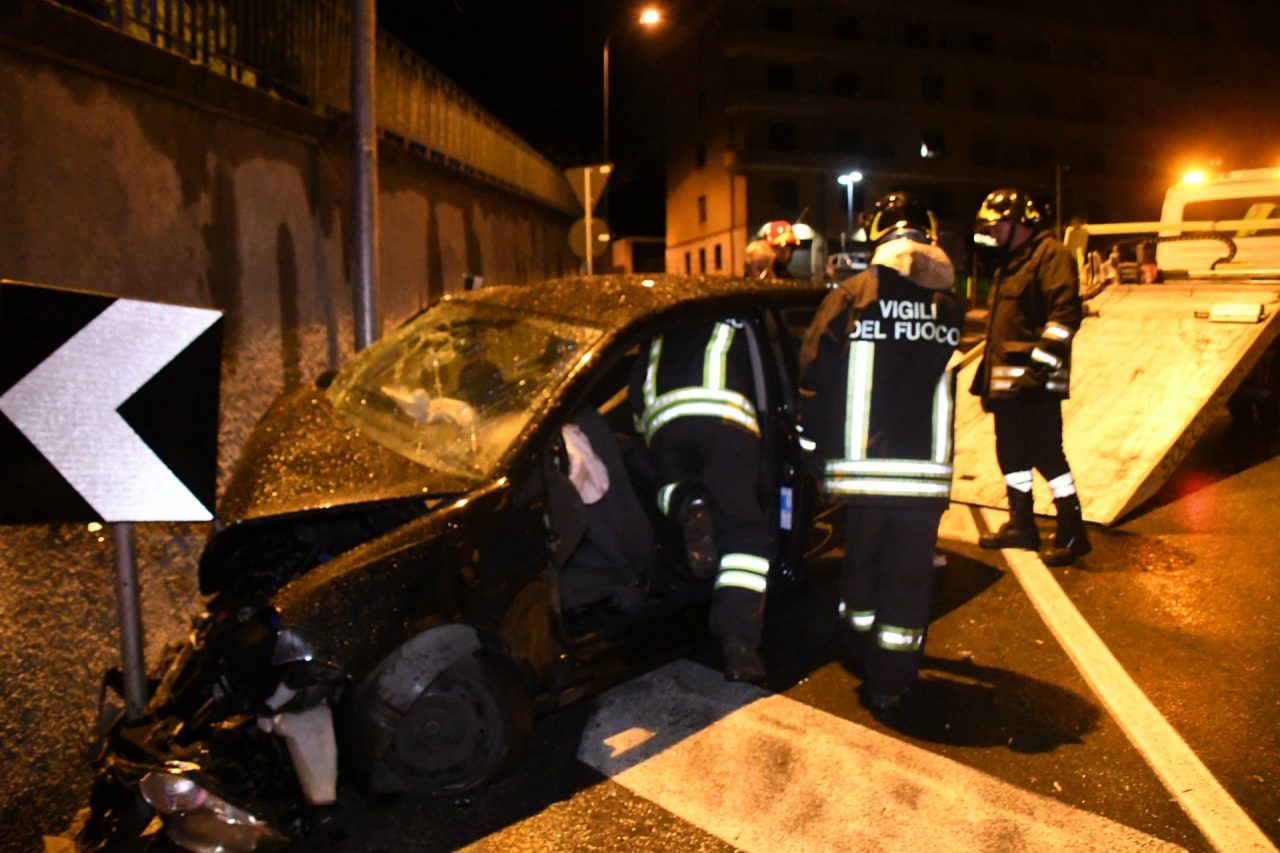 Schianto a Missaglia: i quattro giovani erano andati a una festa. Due in prognosi riservata FOTO E VIDEO