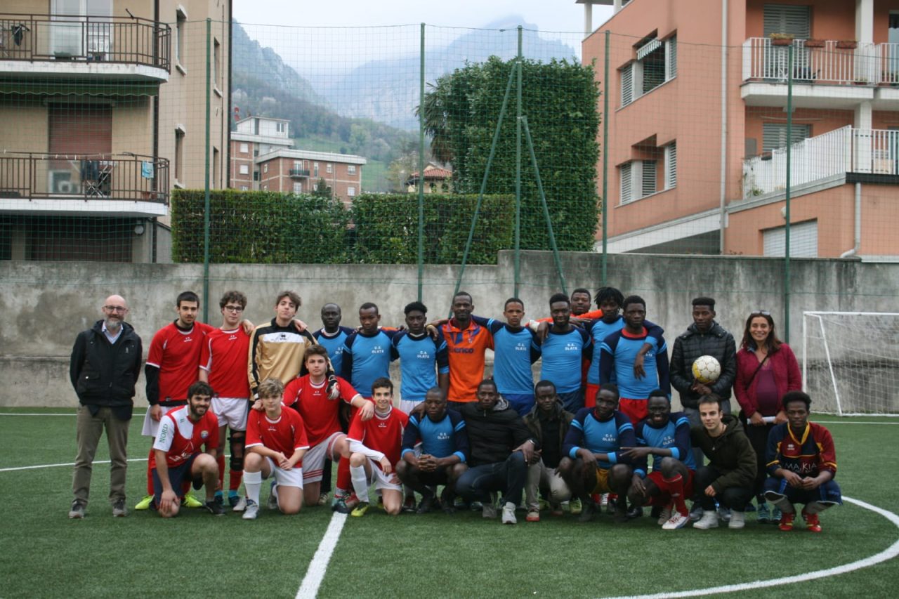 Allstrabene e rifugiati in campo: è una partita speciale