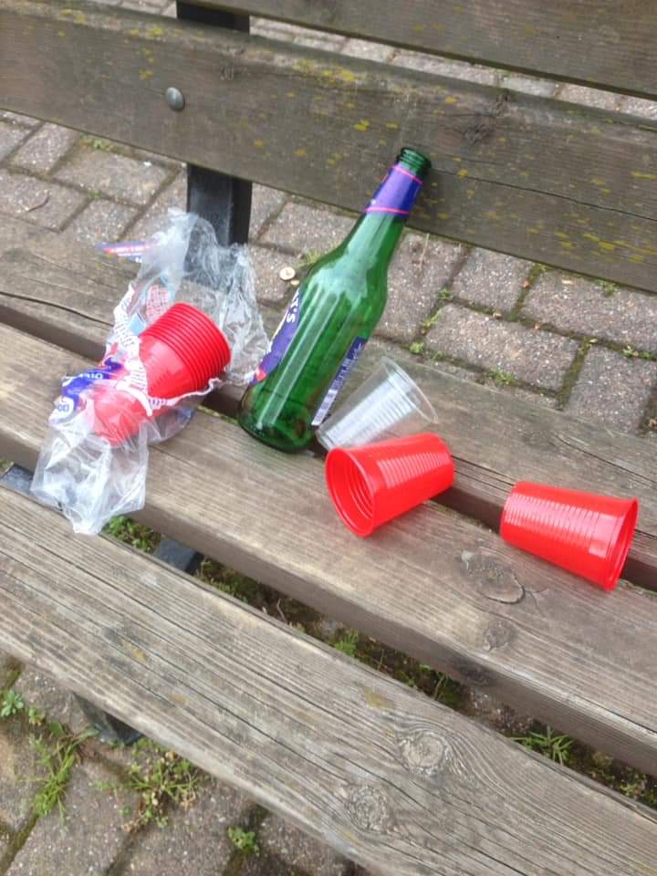 Osnago, parco di via XXV Aprile in balia del degrado FOTO