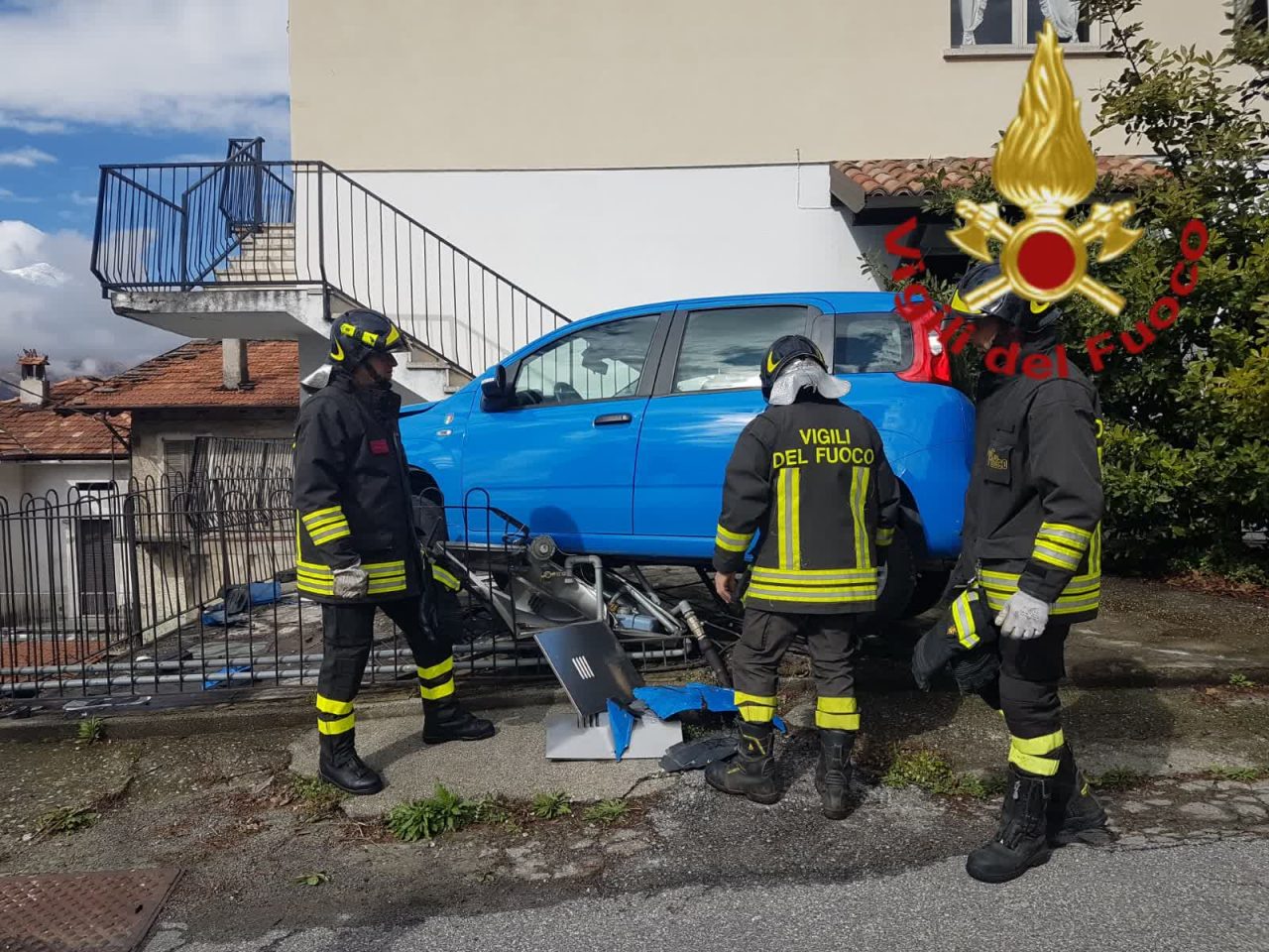 Auto contro contatore gas a Gravedona FOTO