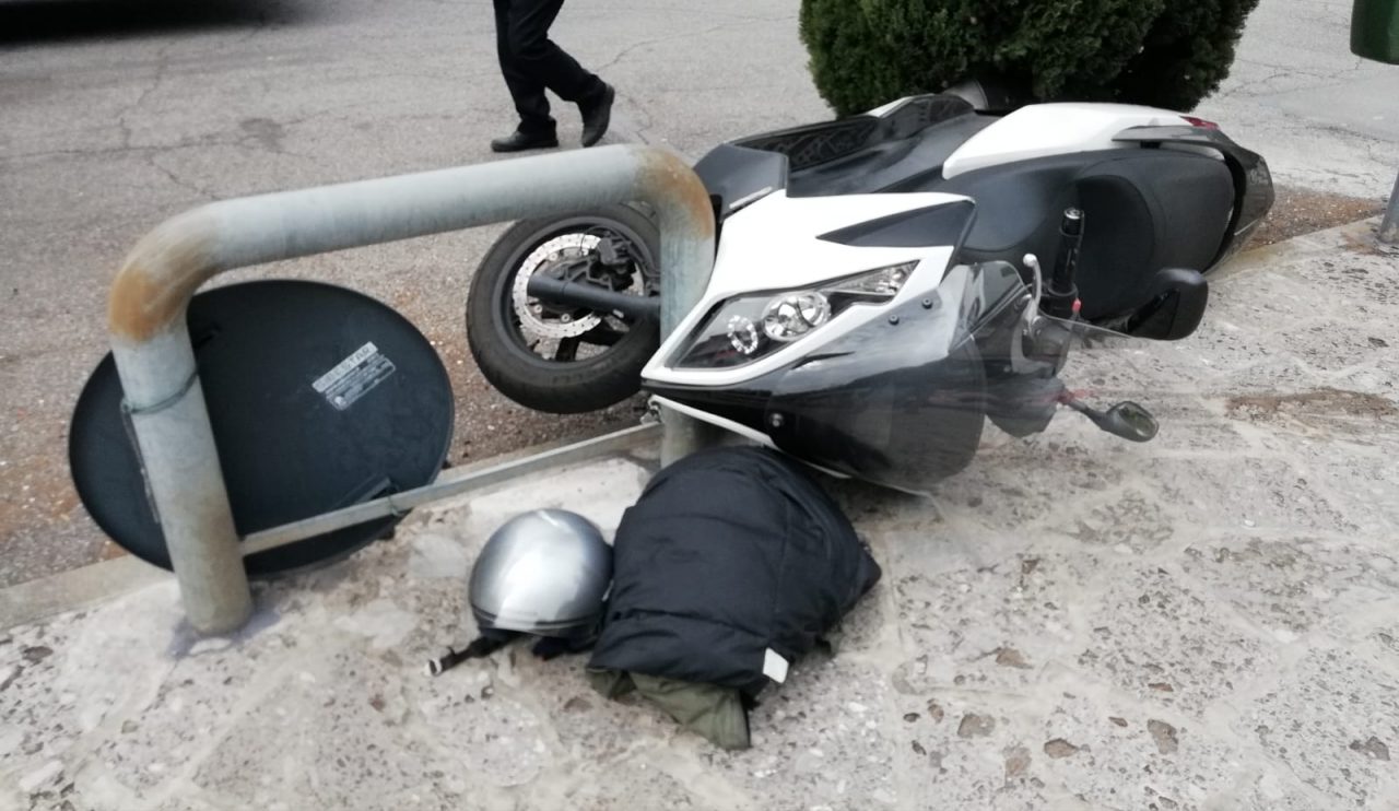Schianto auto moto, centauro in ospedale FOTO