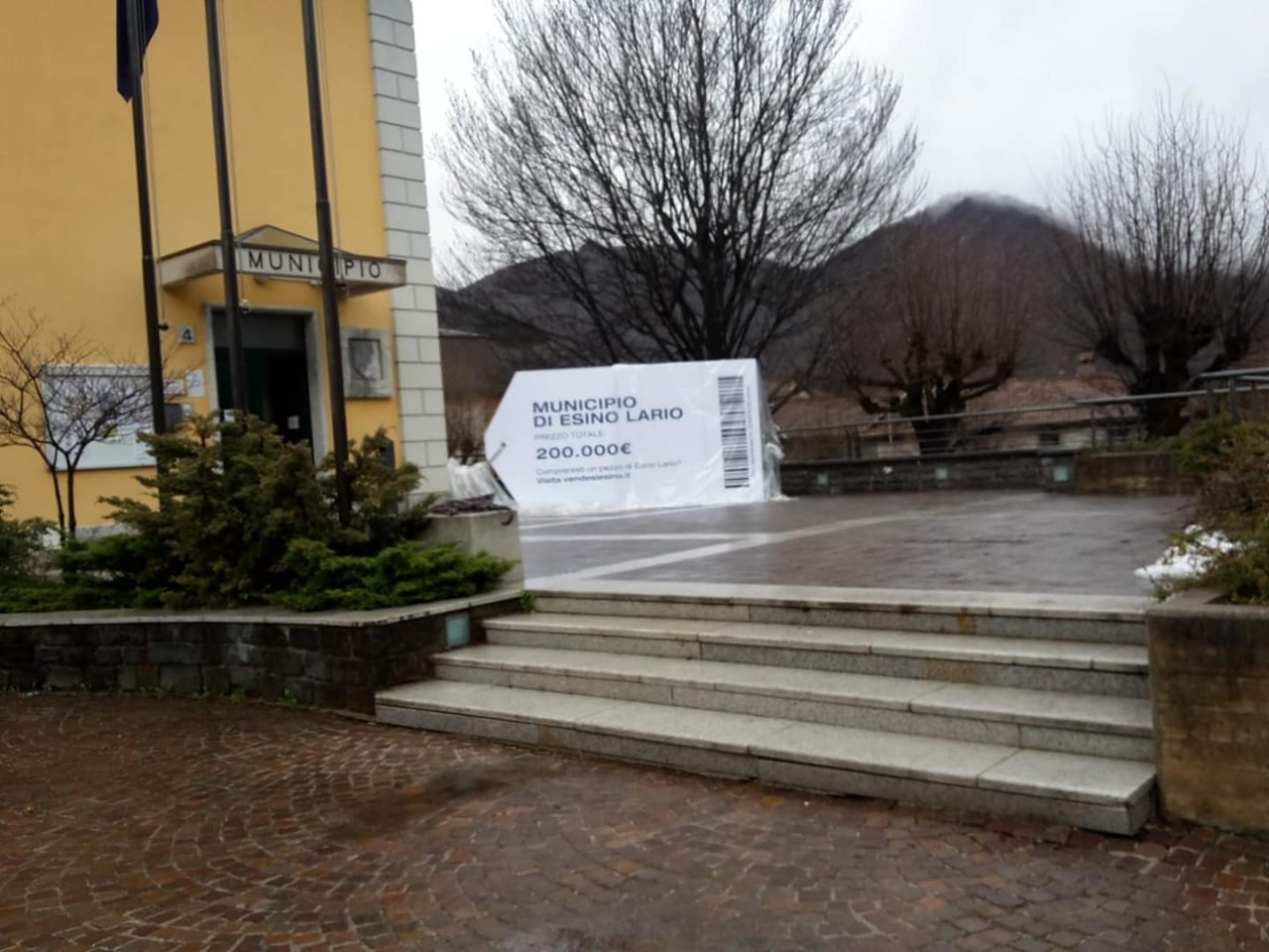 Paese in vendita, il Pd non ci sta e chiede al sindaco di Esino un passo indietro