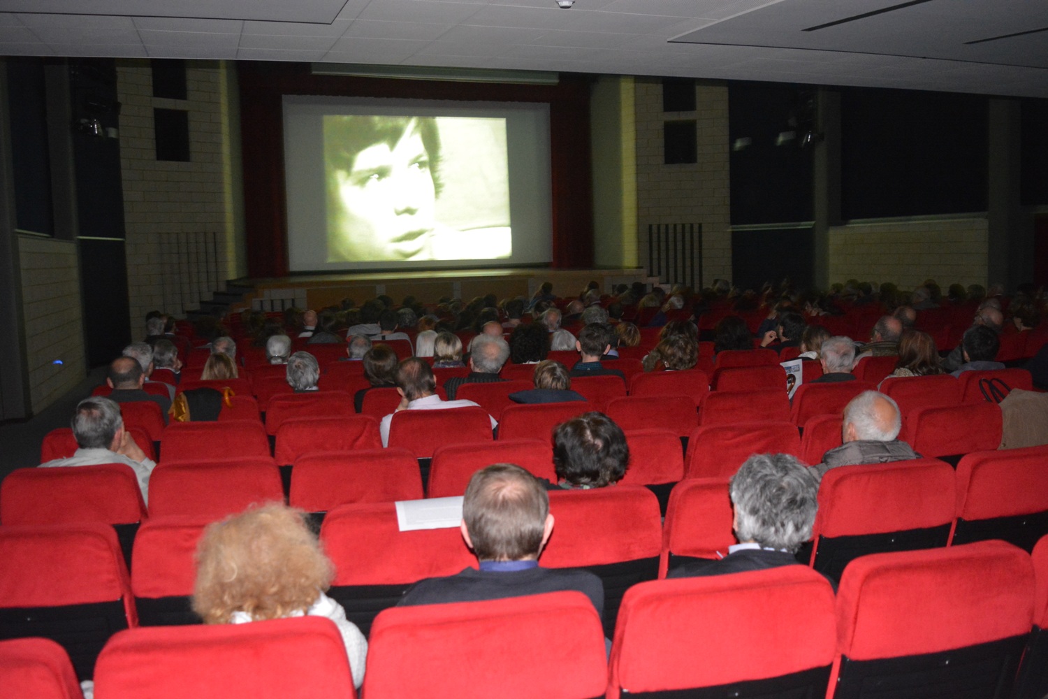 camorra 9 aprile sala spalle schermo