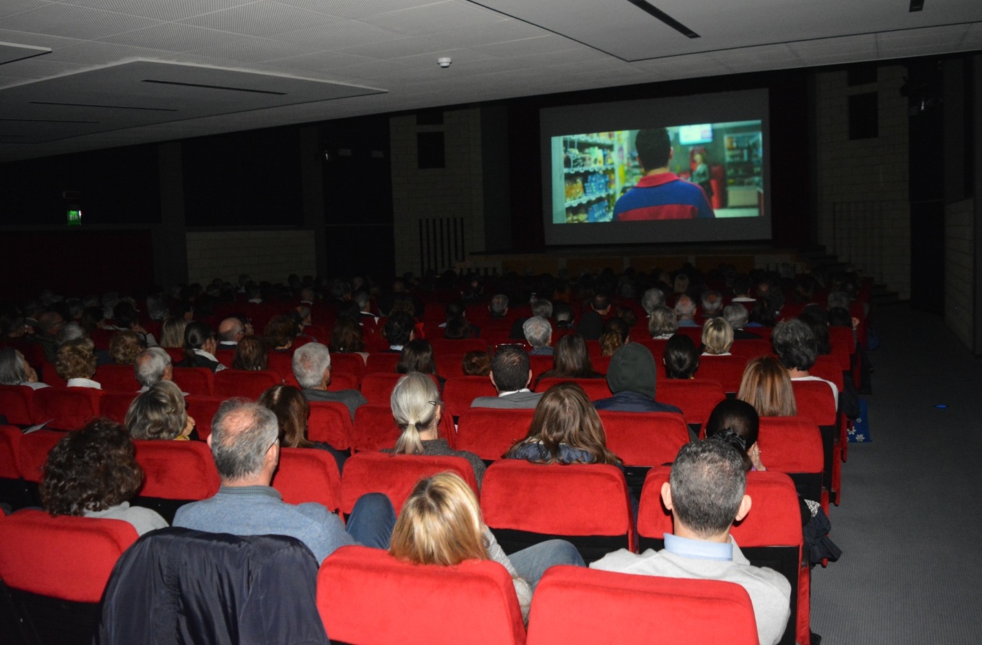 cinema 2 aprile sala con schermo