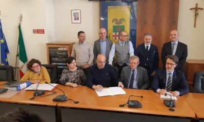 La Provincia rinnova il protocollo per aiutare i lavoratori delle aziende in crisi