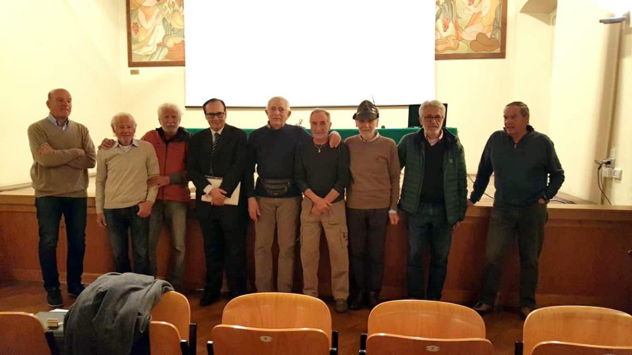 Pienone alla serata degli Alpini sulle imprese dei fratelli Rusconi