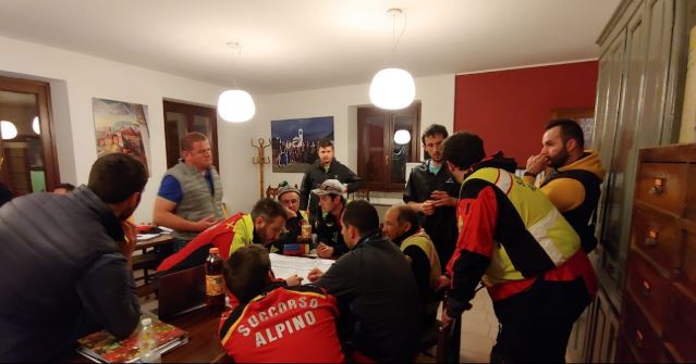 Disperso nei boschi: ripartite le ricerche. In campo anche i cani FOTO