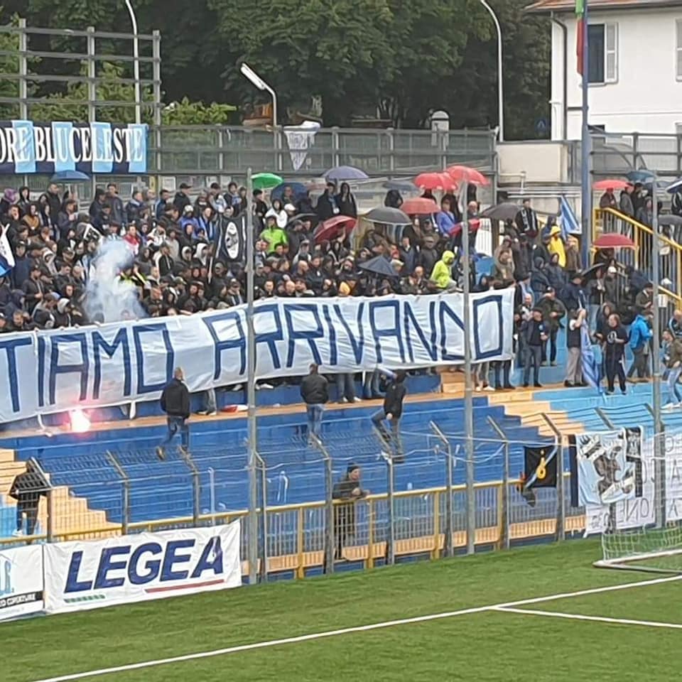 Oggi c’è Como-Lecco: stop alla vendita di alcol e bevande d’asporto in vetro e metallo