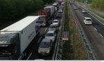 Maxi carambola in Statale 36 tra furgone e quattro auto: traffico paralizzato FOTO