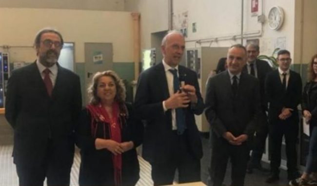 Insegnante aggredita dalla madre di una studentessa: il ministro Bussetti a Lodi
