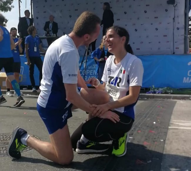 Le chiede la mano alla maratona di Copenhagen