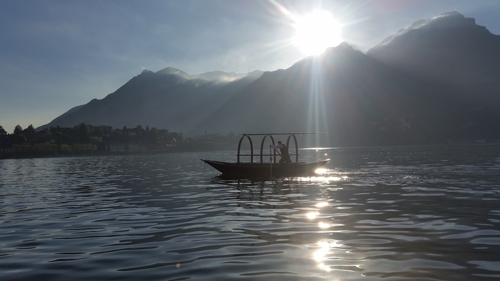 Flash mob sul lago tra la musica dei violinisti e 24 splendide location